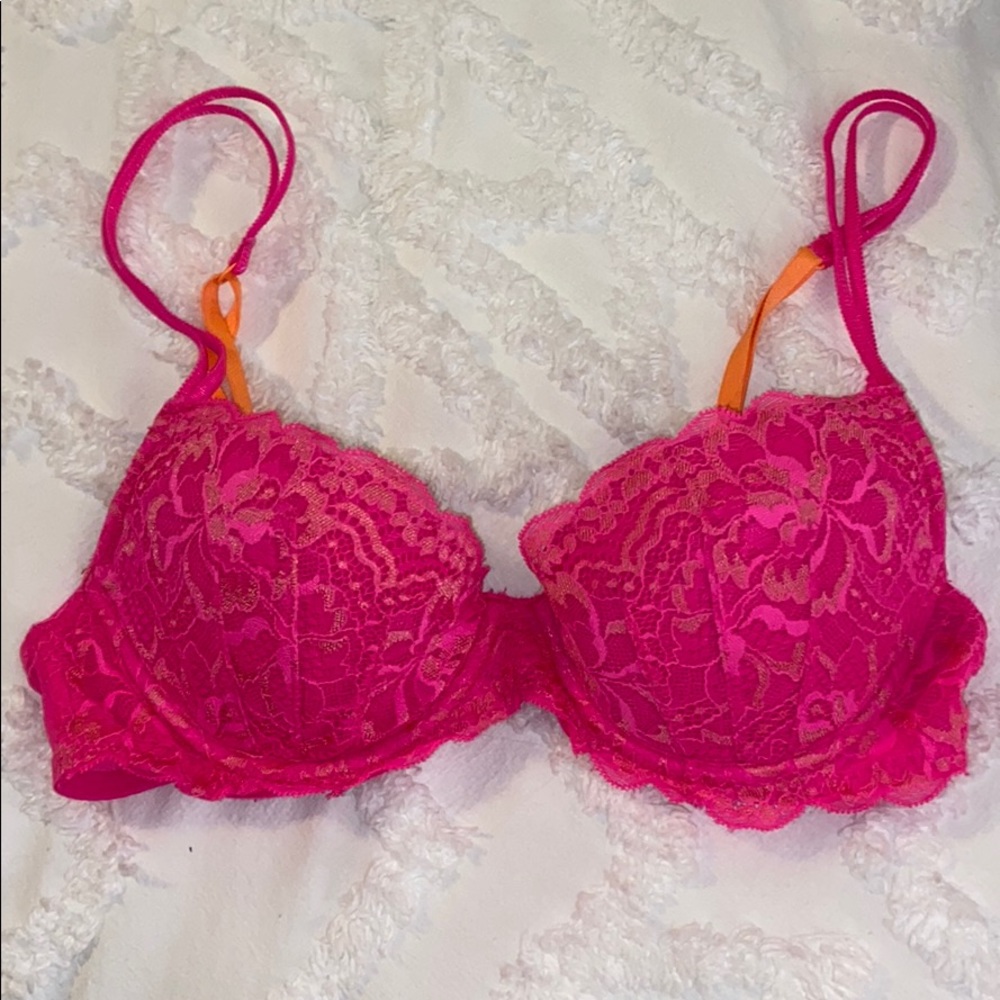 VICTORIA’S SECRET PINK DATE BRA